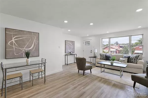 3674 Blow ST, St Louis, MO 63116