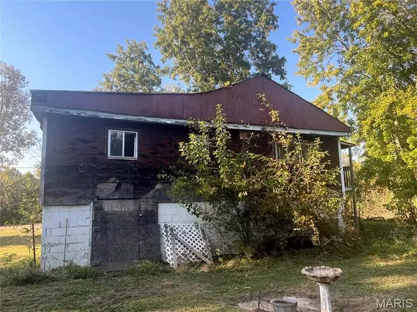 2476 Flatwoods RD, O'fallon, MO 63366