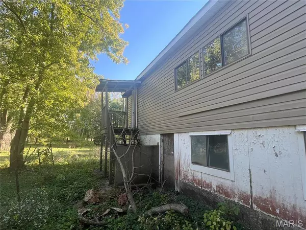 2476 Flatwoods RD, O'fallon, MO 63366