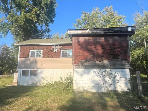 2476 Flatwoods RD, O'fallon, MO 63366