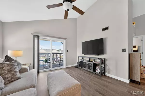 434 Saravalle DR, St Peters, MO 63376