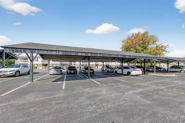 434 Saravalle DR, St Peters, MO 63376