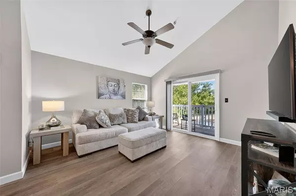 434 Saravalle DR, St Peters, MO 63376