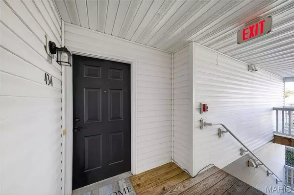 434 Saravalle DR, St Peters, MO 63376