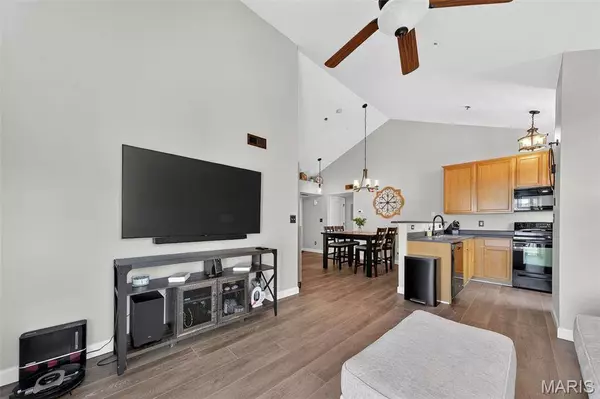 434 Saravalle DR, St Peters, MO 63376