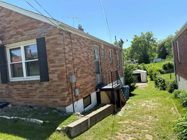 8816 Cozens AVE, Jennings, MO 63136