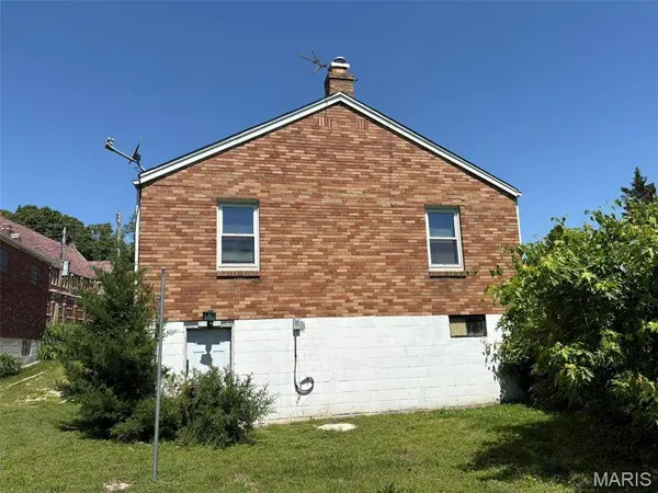 8816 Cozens AVE, Jennings, MO 63136