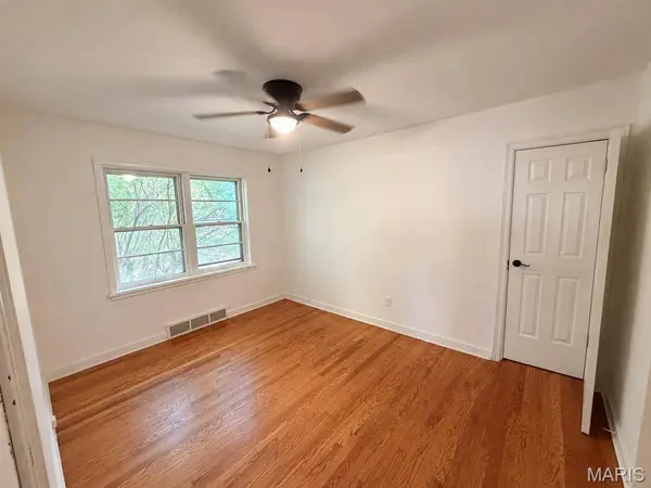 3 Locust DR, Florissant, MO 63031
