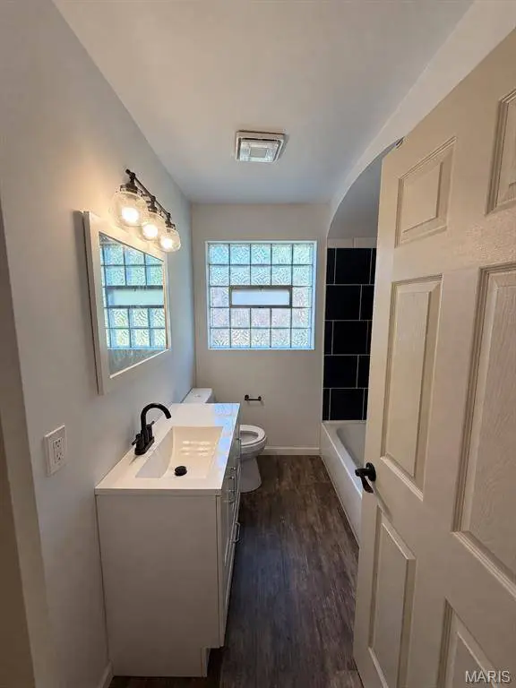 3 Locust DR, Florissant, MO 63031