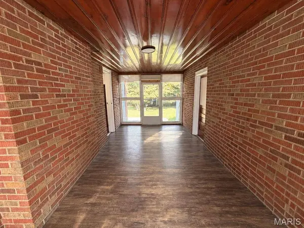 3 Locust DR, Florissant, MO 63031