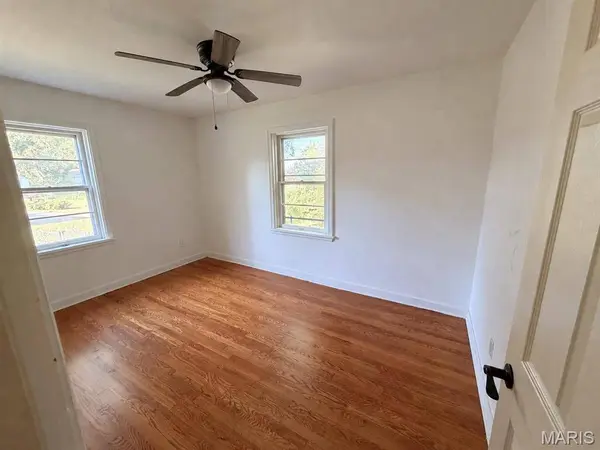 3 Locust DR, Florissant, MO 63031