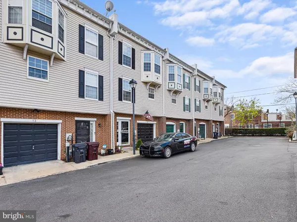 12 W MCCAULLEY CT, Wilmington, DE 19801