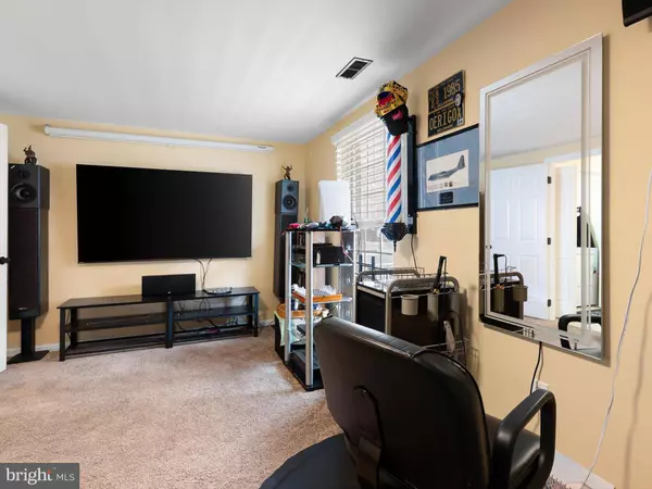 12 W MCCAULLEY CT, Wilmington, DE 19801