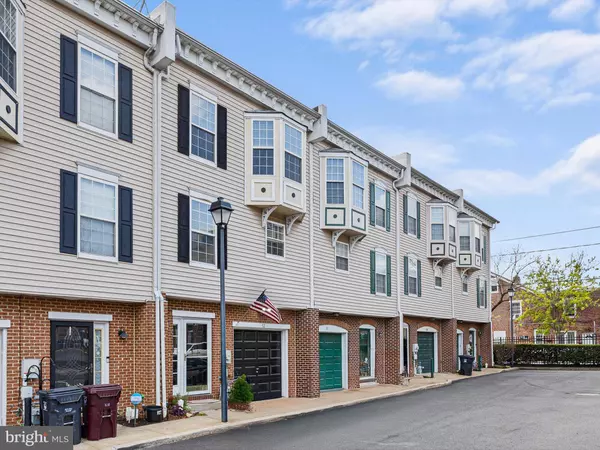 12 W MCCAULLEY CT, Wilmington, DE 19801