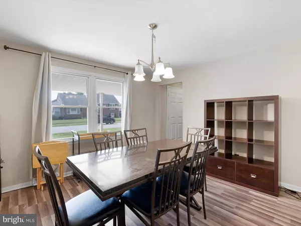 102 W KEYSTONE AVE, Wilmington, DE 19804