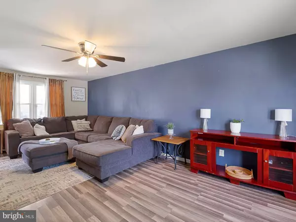 102 W KEYSTONE AVE, Wilmington, DE 19804