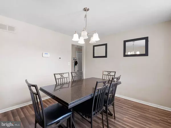 102 W KEYSTONE AVE, Wilmington, DE 19804