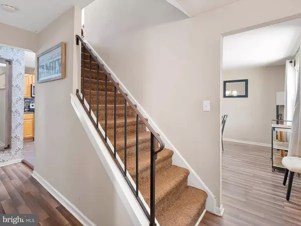 102 W KEYSTONE AVE, Wilmington, DE 19804