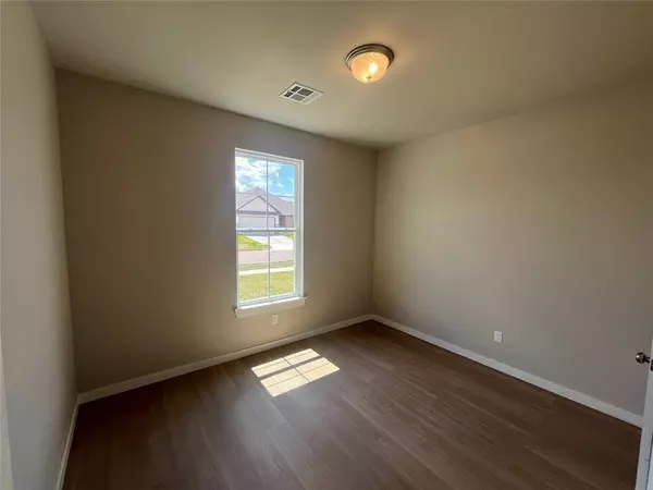 8313 NW 163rd TER, Edmond, OK 73013