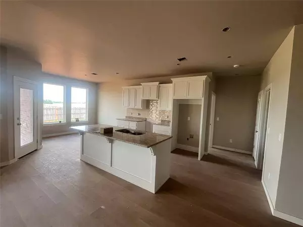 8313 NW 163rd TER, Edmond, OK 73013