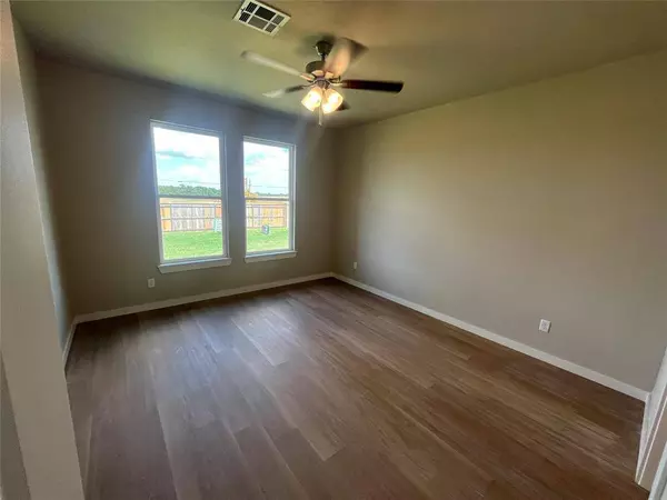 8313 NW 163rd TER, Edmond, OK 73013