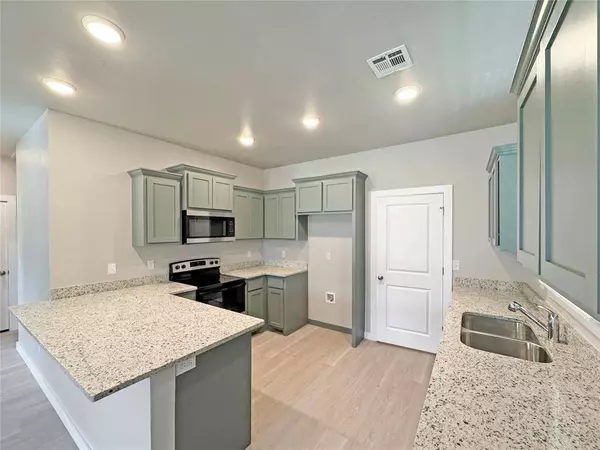 1108 W Dewey ST, Shawnee, OK 74801