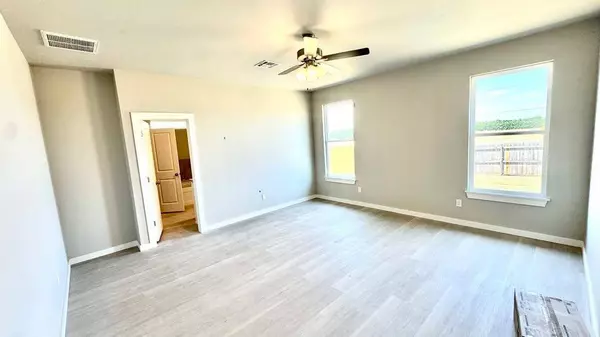 8325 NW 163rd TER, Edmond, OK 73013