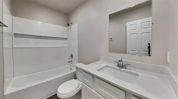 1102 Ashton LN, Yukon, OK 73099