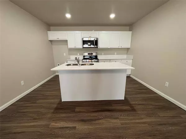 1102 Ashton LN, Yukon, OK 73099