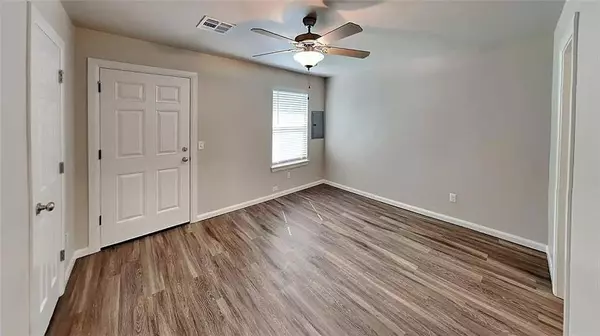 1102 Ashton LN, Yukon, OK 73099