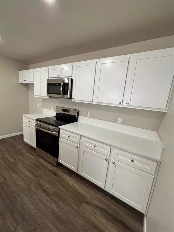 1102 Ashton LN, Yukon, OK 73099