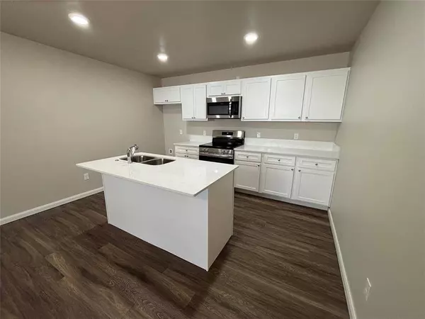 1102 Ashton LN, Yukon, OK 73099