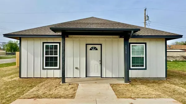 110 Sterling DR, Chickasha, OK 73018