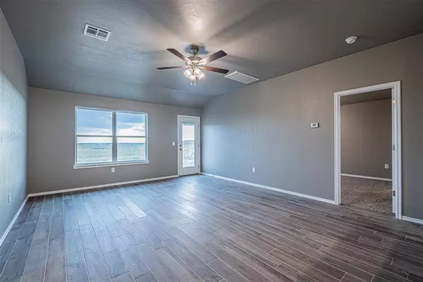 1626 Highland LOOP, Guthrie, OK 73044