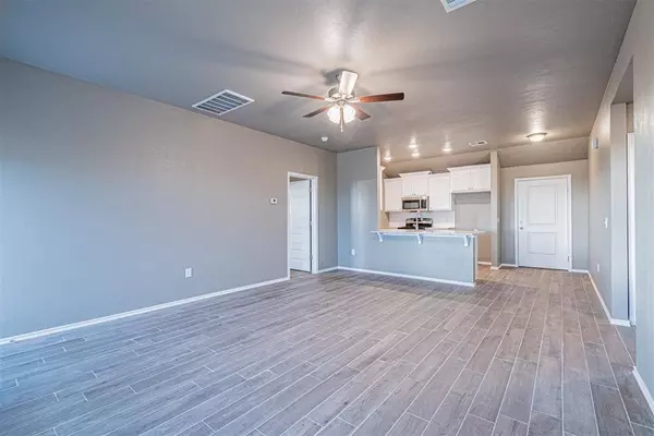 1626 Highland LOOP, Guthrie, OK 73044