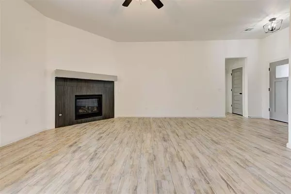 1931 W Flintlock WAY, Mustang, OK 73064