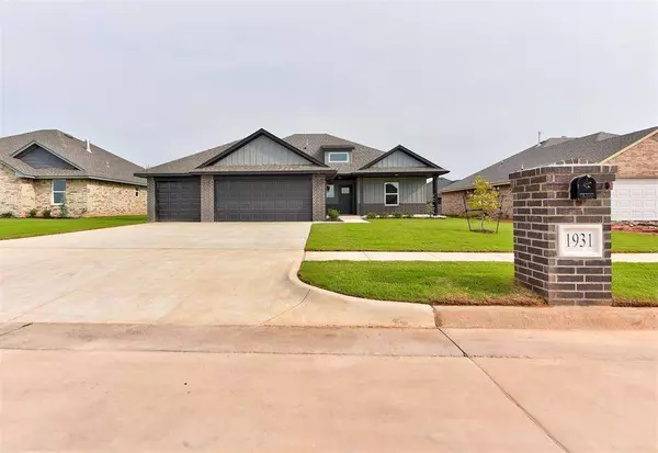 1931 W Flintlock WAY, Mustang, OK 73064