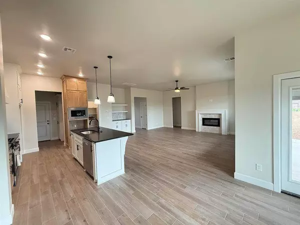 2706 Belle Crossing DR, Enid, OK 73703