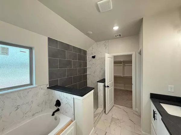 2706 Belle Crossing DR, Enid, OK 73703