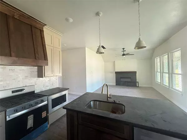 1214 Stonebridge WAY, Enid, OK 73703