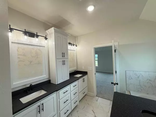 2706 Belle Crossing DR, Enid, OK 73703