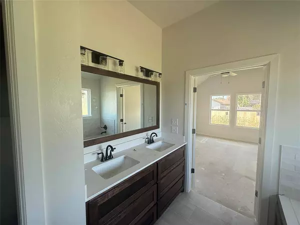 1214 Stonebridge WAY, Enid, OK 73703