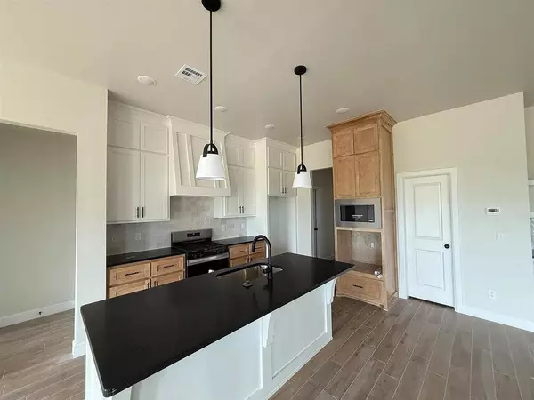 2706 Belle Crossing DR, Enid, OK 73703