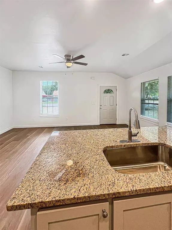 805 SW Summit AVE #B, Lawton, OK 73501