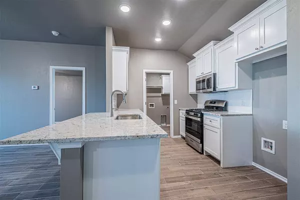 1620 Highland LOOP, Guthrie, OK 73044