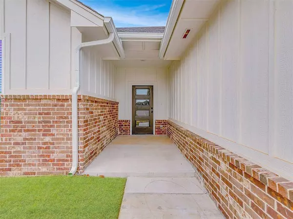 8301 NW 163rd TER, Edmond, OK 73013