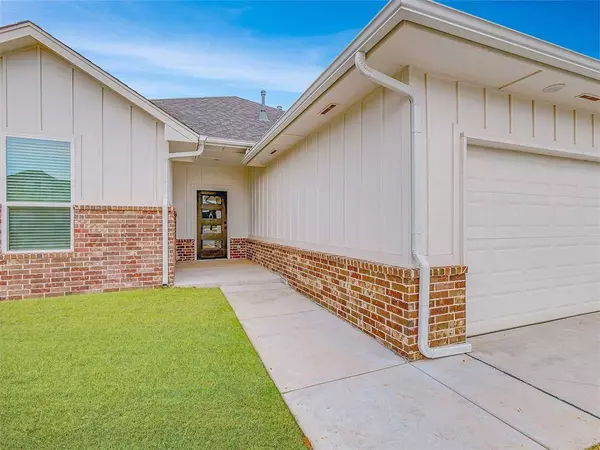 8301 NW 163rd TER, Edmond, OK 73013