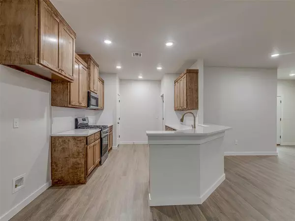 8301 NW 163rd TER, Edmond, OK 73013