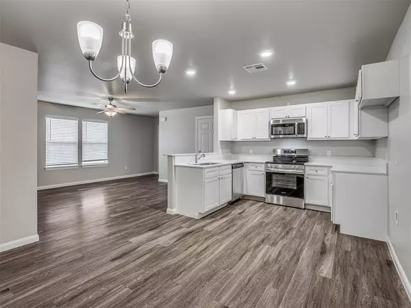 206 Gray ST, Yukon, OK 73099