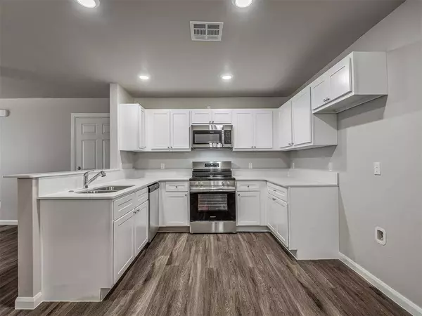 206 Gray ST, Yukon, OK 73099